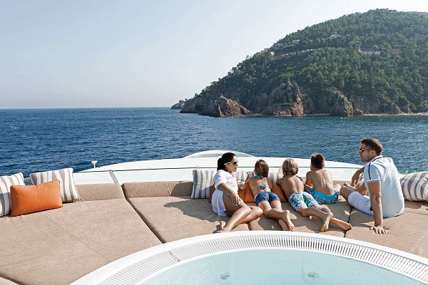 做資深三亞旅游達人，游艇旅游更時尚！
