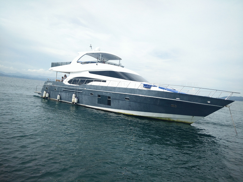 73英尺飞桥游艇