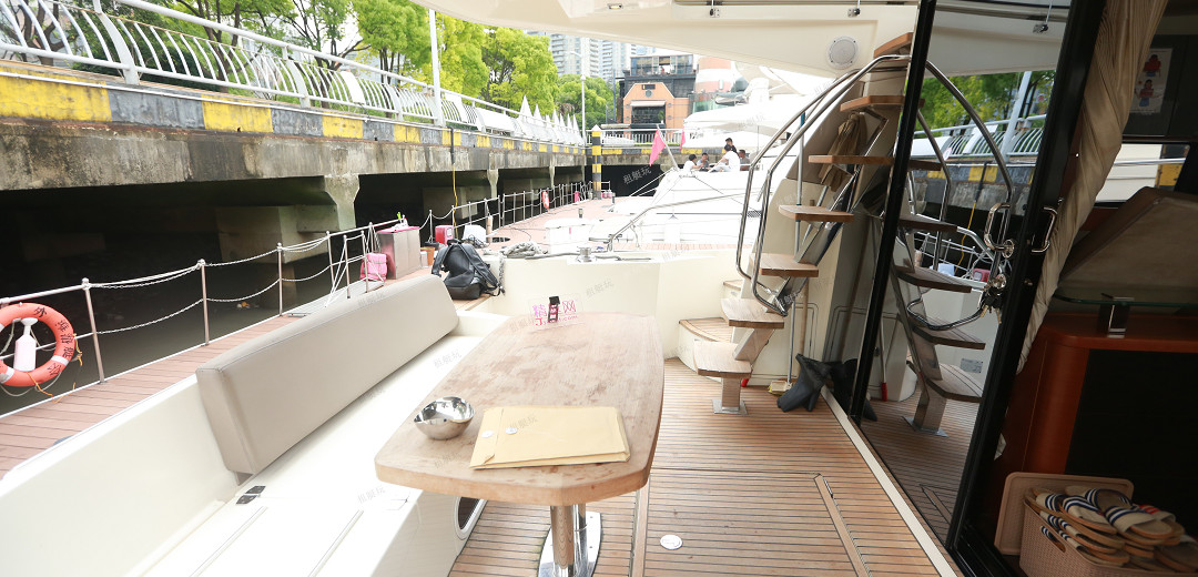 法國亞諾50英尺飛橋游艇 法國亞諾50英尺飛橋游艇