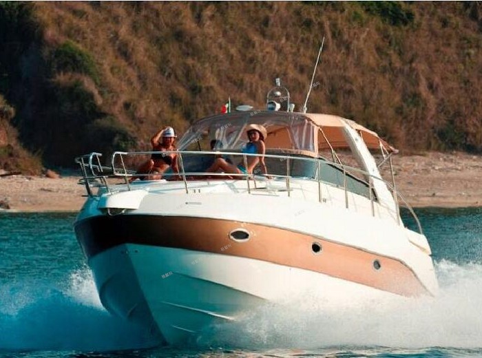 34英尺運(yùn)動游艇 34英尺運(yùn)動游艇