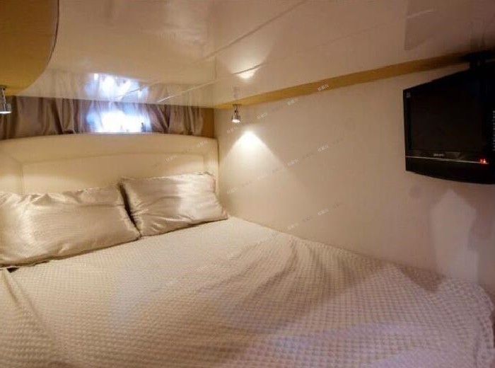 34英尺運(yùn)動游艇 34英尺運(yùn)動游艇