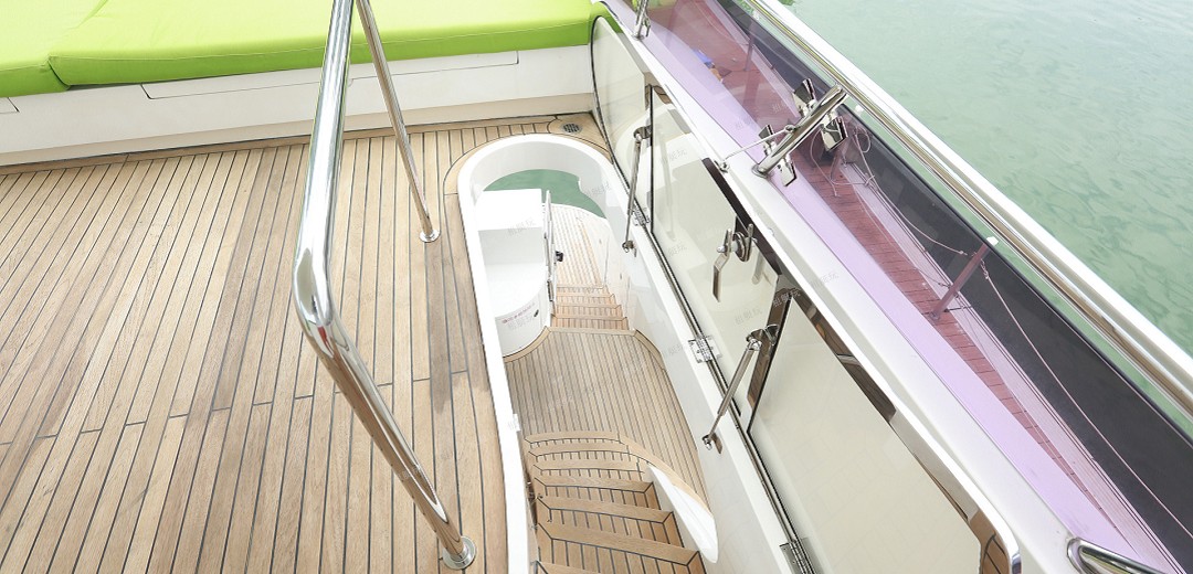 72英尺三層游艇